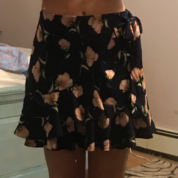 Floral mini skirt - Picture 3 of 7